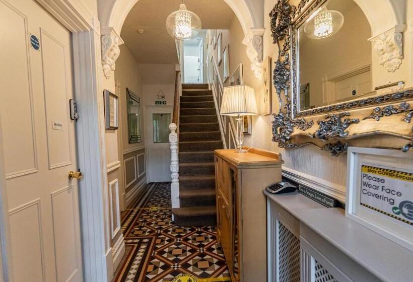 ペンション Trefoil Guest House