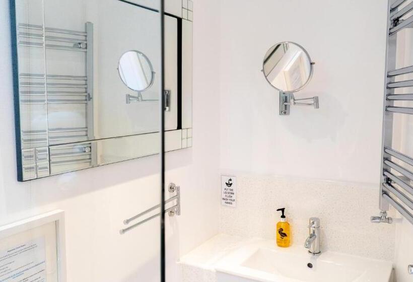 ペンション Trefoil Guest House