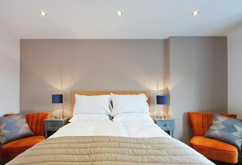 فندق صغير 1885 The Venue   Pub, Restaurant, Rooms & Function House