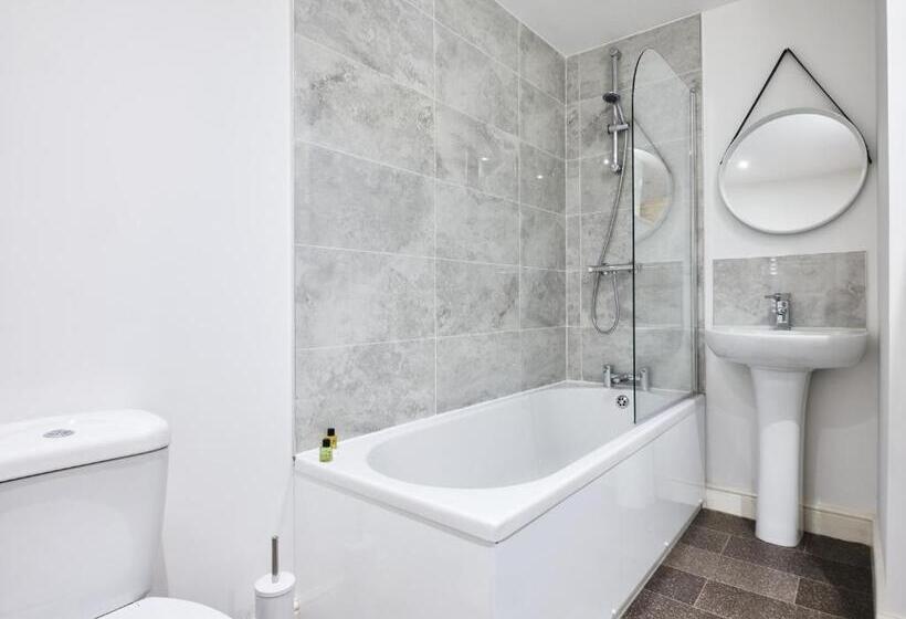 فندق صغير 1885 The Venue   Pub, Restaurant, Rooms & Function House