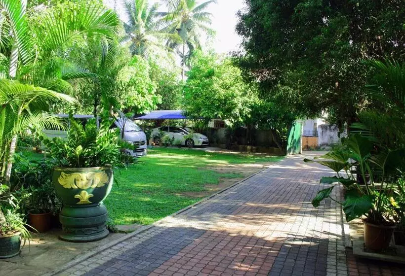 Majatalo Green Land Guest House