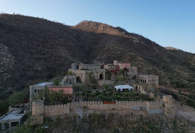 Отель Fort Dadhikar, Alwar