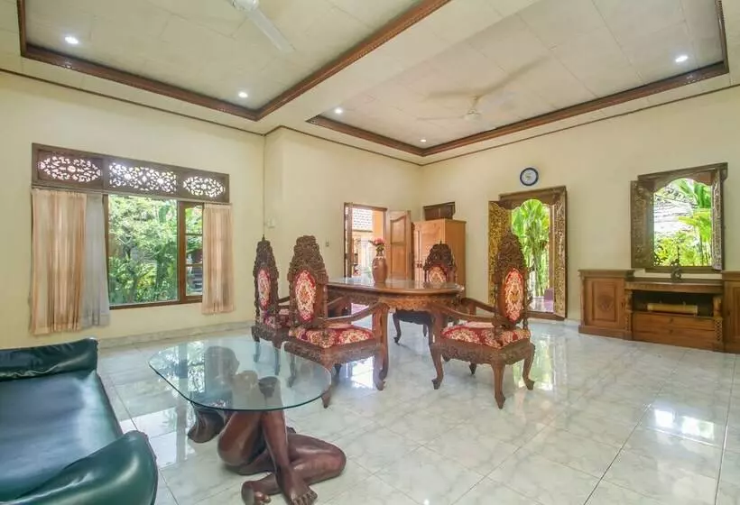 ホテル Kudesa Homestay By Pramana Villas