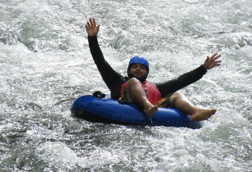 هتل Catarata Río Celeste