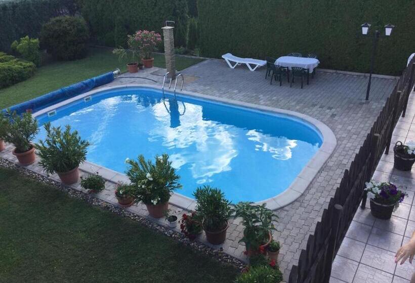 پانسیون Cyrano Vendégház