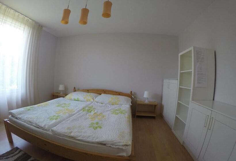 پانسیون Cyrano Vendégház