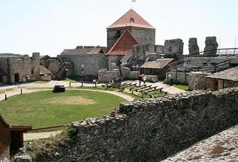 پانسیون Cyrano Vendégház