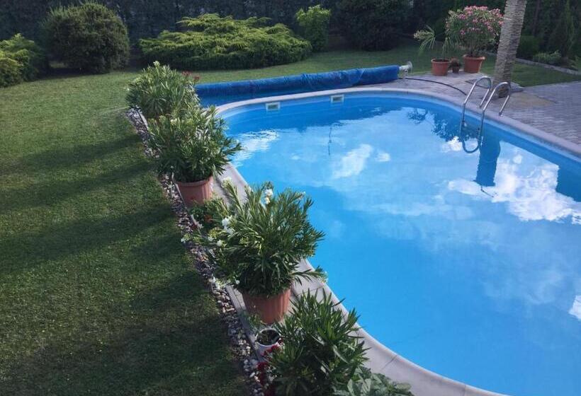 پانسیون Cyrano Vendégház