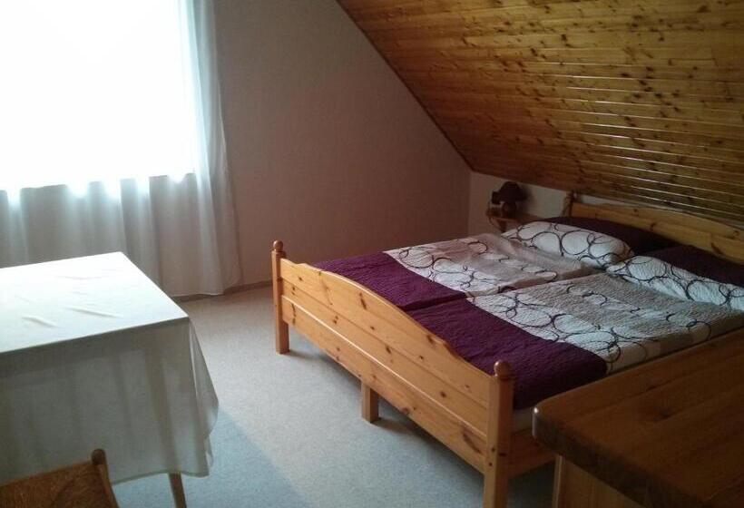 پانسیون Cyrano Vendégház