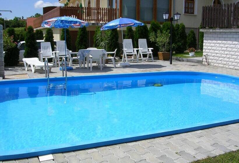 پانسیون Cyrano Vendégház