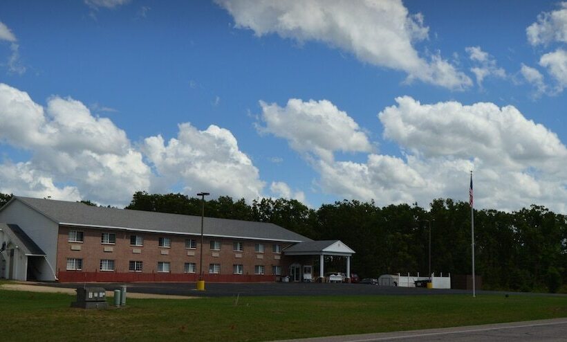 Общежитие Adams Inn And Suites