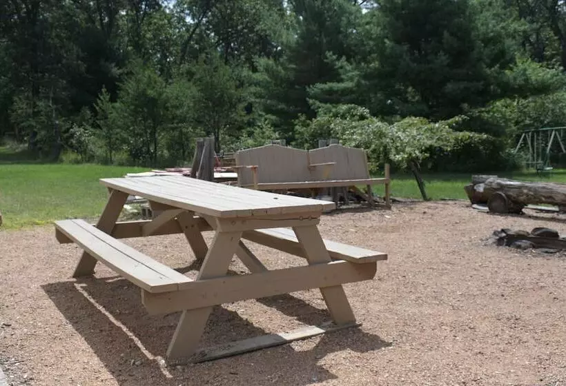 ユースホステル Adams Inn And Suites