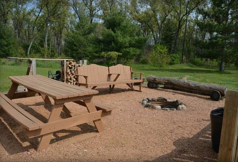 Общежитие Adams Inn And Suites