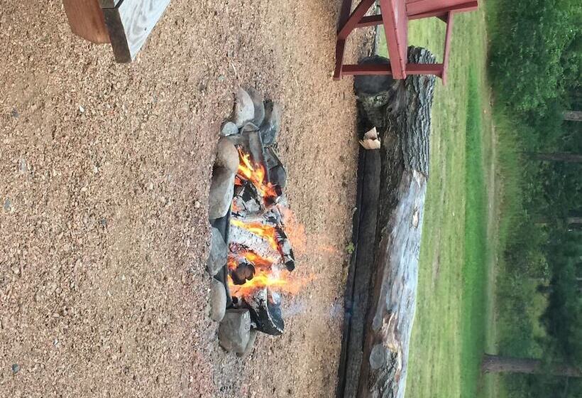 Общежитие Adams Inn And Suites