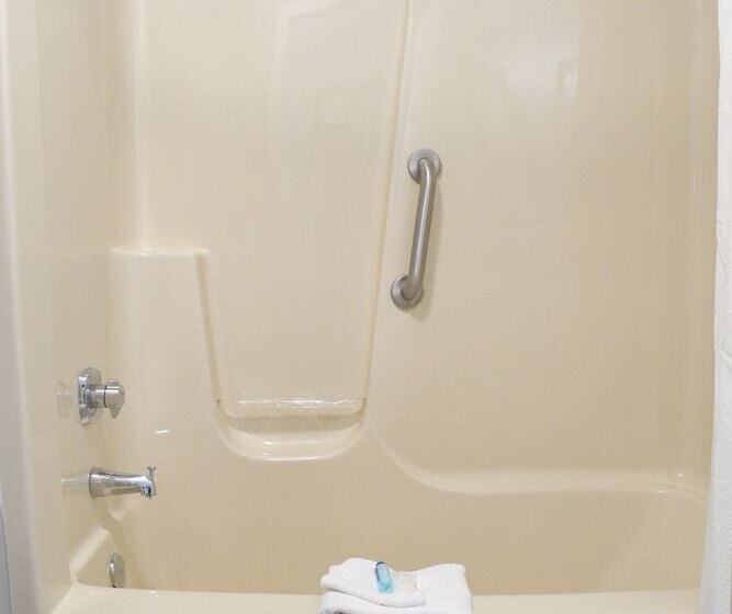 Общежитие Adams Inn And Suites