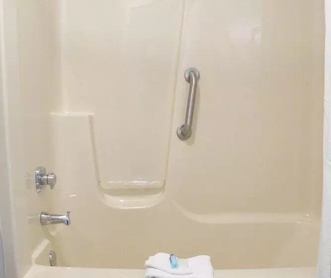 ユースホステル Adams Inn And Suites