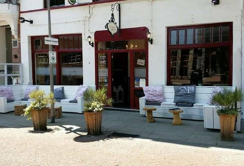 Cafe Pension The Chandelier