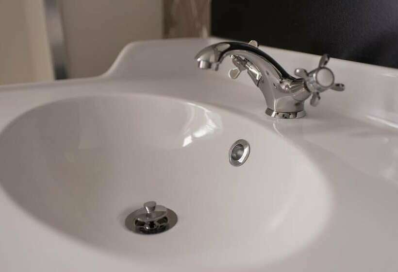 Cafe Pension The Chandelier