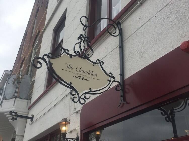 Cafe Pension The Chandelier