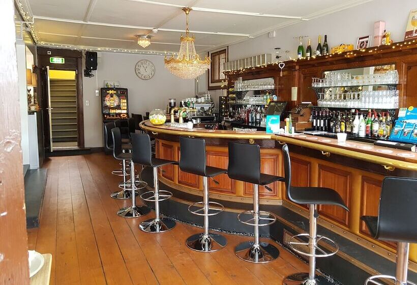 Cafe Pension The Chandelier