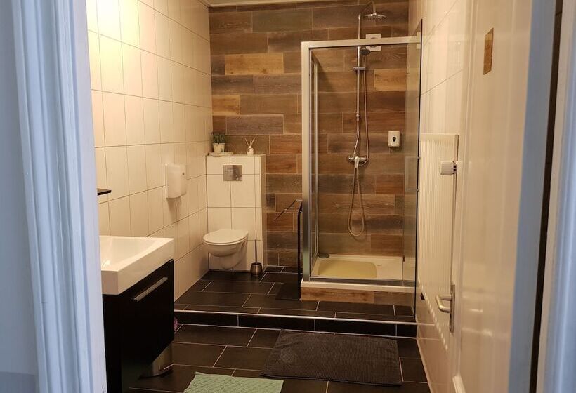 Cafe Pension The Chandelier