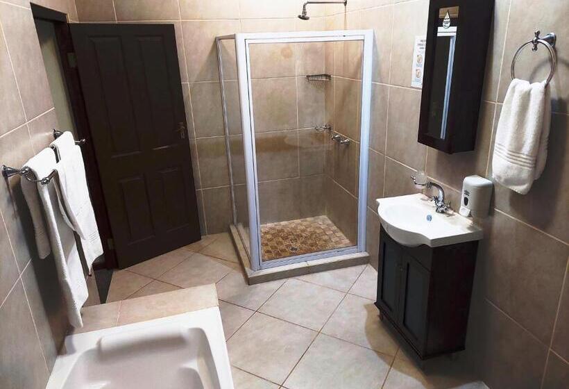 פנסיון 26 On Chamberlain Guest House