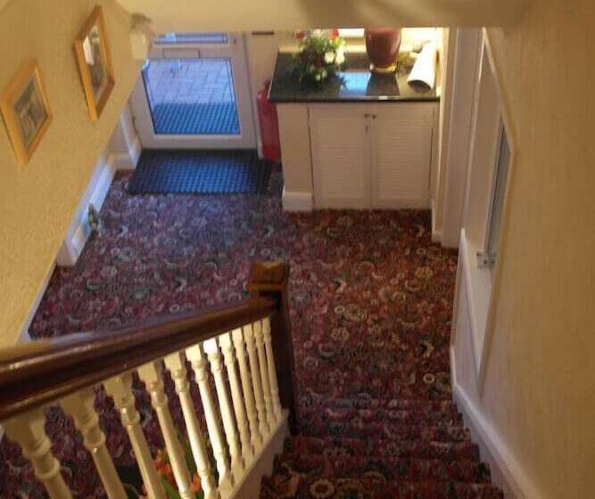 פנסיון Monravon Guest House