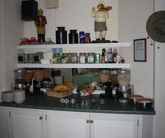 פנסיון Monravon Guest House