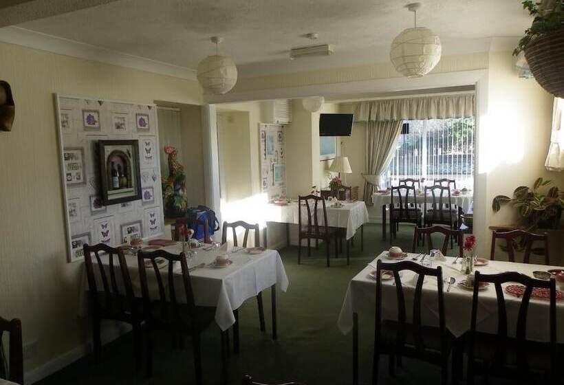 פנסיון Monravon Guest House