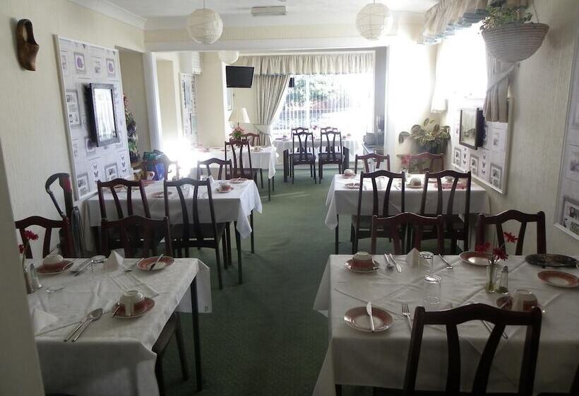 פנסיון Monravon Guest House