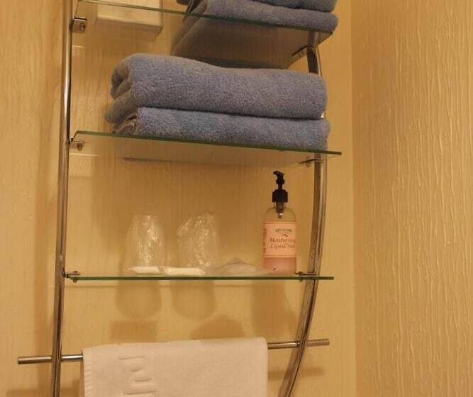 פנסיון Monravon Guest House