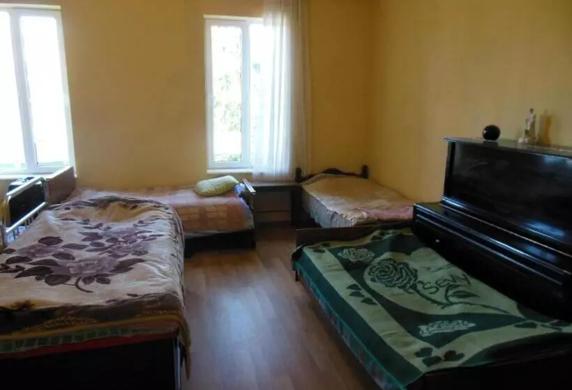 پانسیون Medico And Suliko Guest House