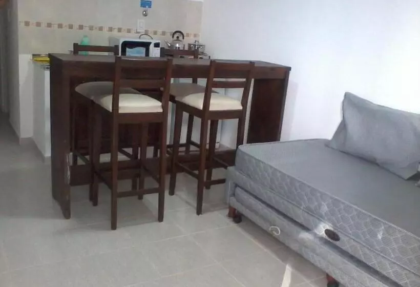 هاستل Hanna Apart