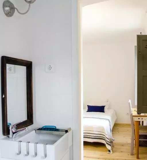 تختخواب و صبحانه Pensao Sisudo