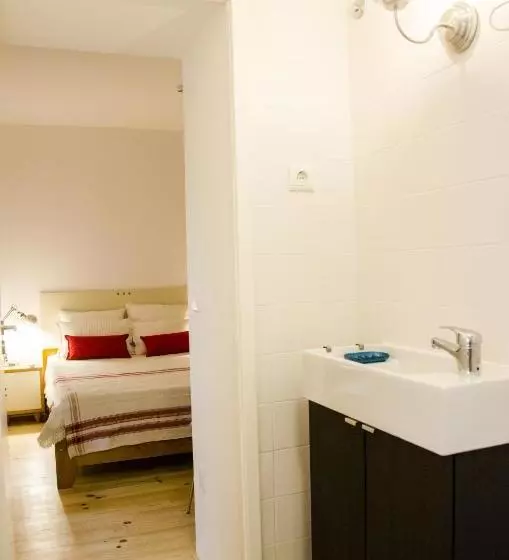 تختخواب و صبحانه Pensao Sisudo