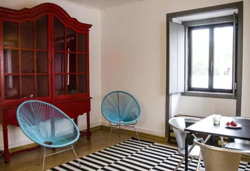 تختخواب و صبحانه Pensao Sisudo