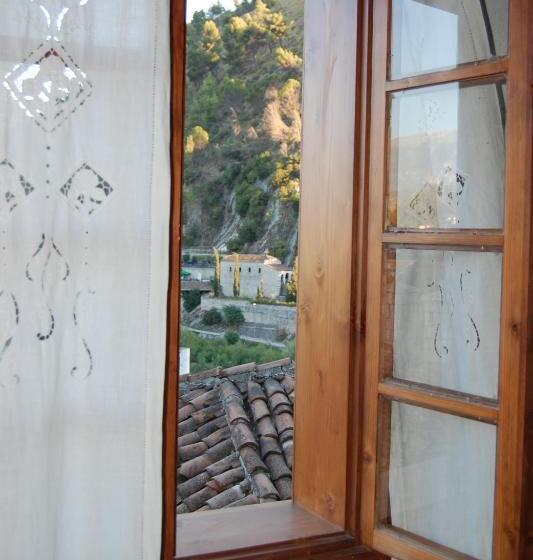 پانسیون Guesthouse Alvaro Kadiu