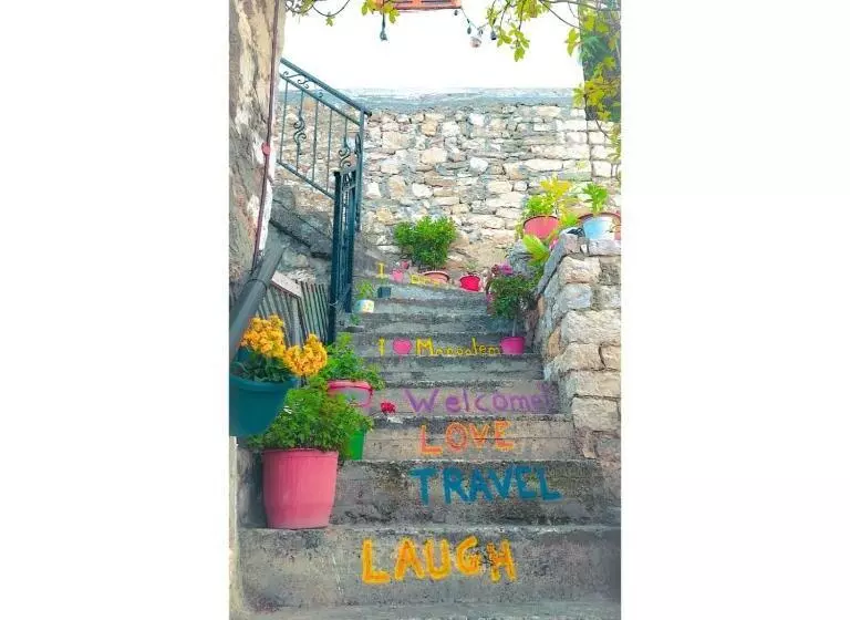 ペンション Guesthouse Alvaro Kadiu