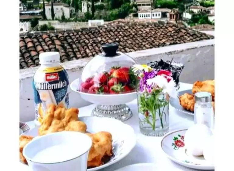 ペンション Guesthouse Alvaro Kadiu