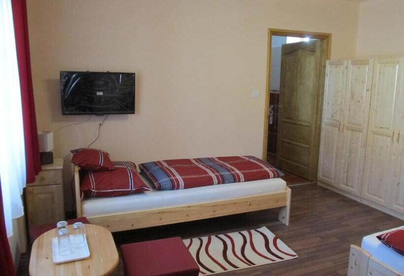 Pension Tavi Fészek Vendégház