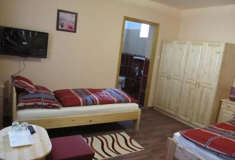 ペンション Tavi Fészek Vendégház