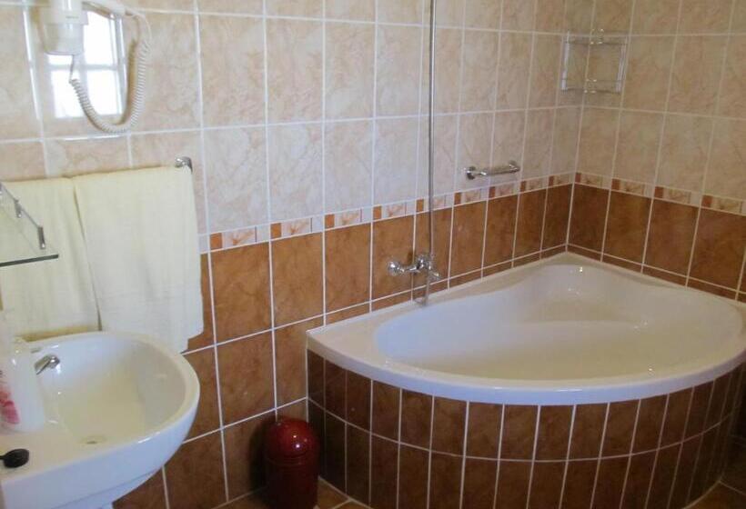 Pension Tavi Fészek Vendégház