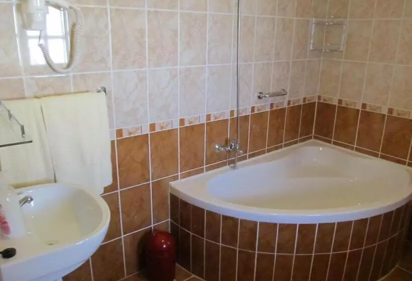 ペンション Tavi Fészek Vendégház