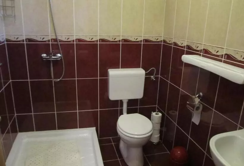 ペンション Tavi Fészek Vendégház