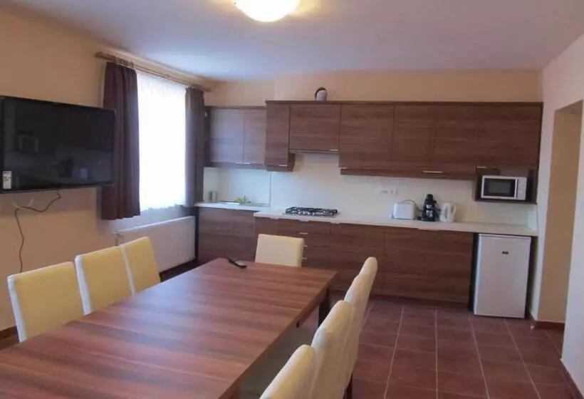 ペンション Tavi Fészek Vendégház