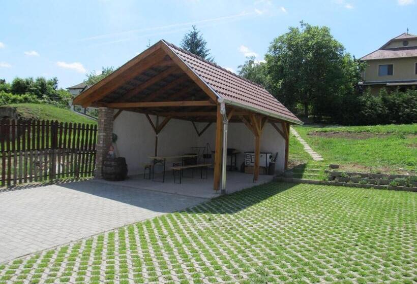 Pension Tavi Fészek Vendégház