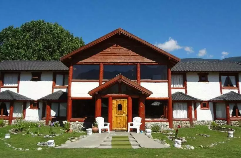 Retkeilymaja Complejo Turístico Sol De Puelo