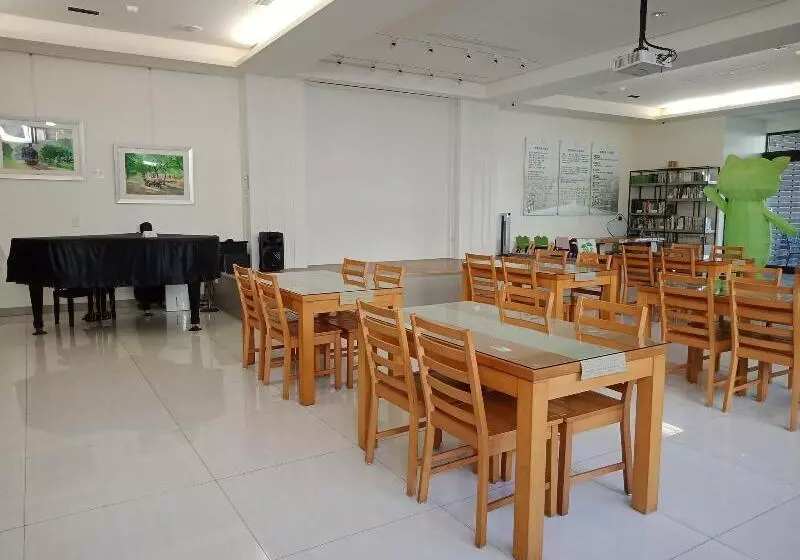 هاستل Footprint Inn