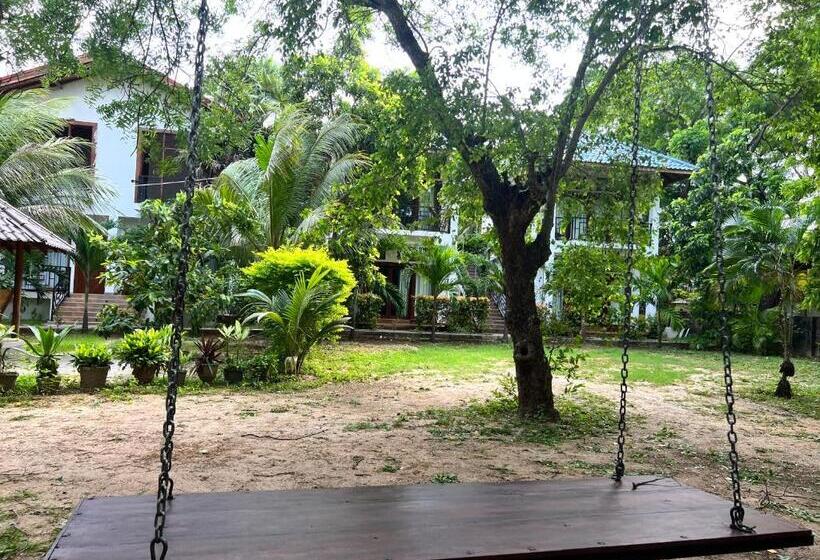 بنسيون Gatetrees Resort