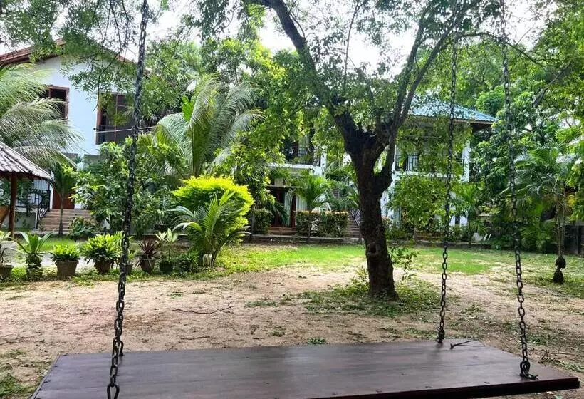 پانسیون Gatetrees Resort
